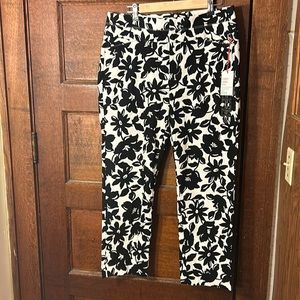 Elle Black and White Capris Bold Abstract Design